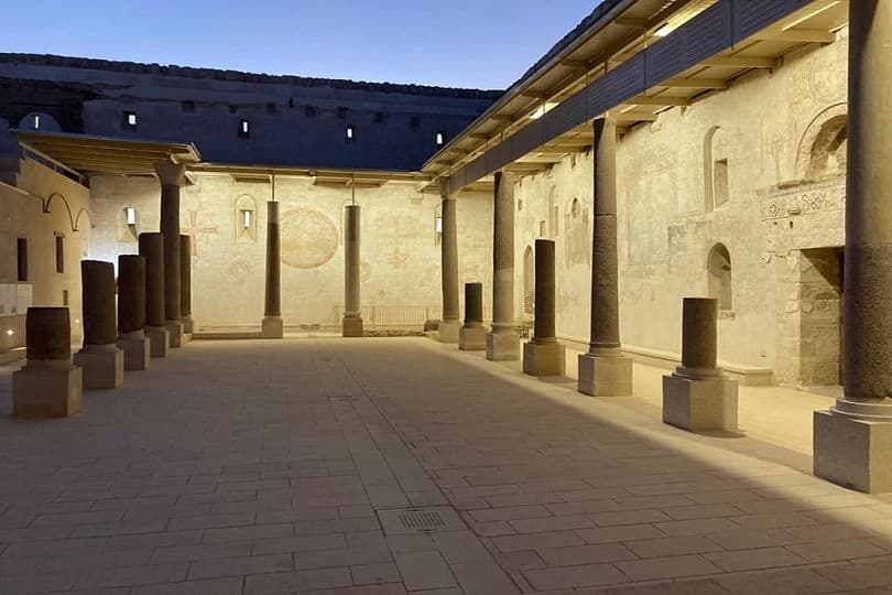 "الأعلى للآثار": تركيب مظلة لحماية الرسوم الجدارية بكنيسة الدير الأحمر في سوهاج