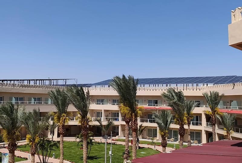 البيئة: توقيع اتفاقية لتحويل 8 فنادق بشرم الشيخ للعمل بالطاقة الجديدة والمتجددة