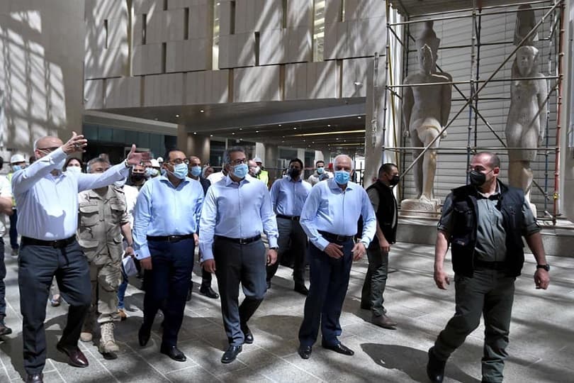 مدبولي يتفقد المتحف المصري الكبير.. وتكليفات من الرئيس بإتمامه بما يتسق مع عظمة حضارتنا