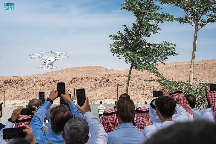 "نيوم" و"فولوكوبتر" السعودية تعلنان نجاح أولى تجارب التاكسي الجوي في المملكة