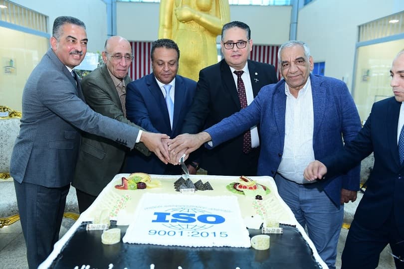 مطار سوهاج الدولي يحصل على شهادة المواصفة الدولية الأيزو 9001 لسنة 2015