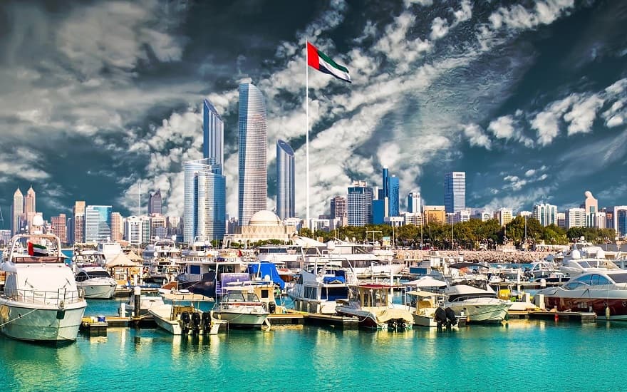 أبوظبي تحدث إجراءات السفر الخاصة بالمواطنين والمقيمين القادمين من خارج الإمارات