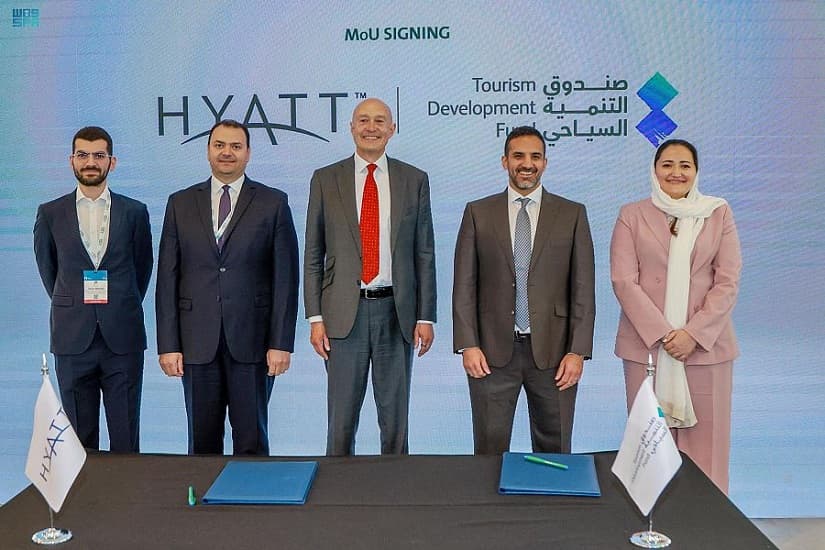 "التنمية السياحي" السعودي يوقع مذكرة تفاهم مع "حياة" لإنشاء فنادق فاخرة بالمملكة