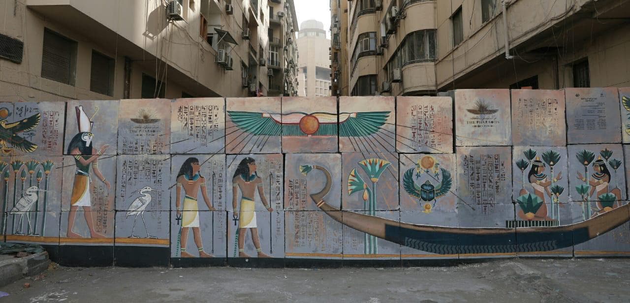 تجميل جدران طريق موكب المومياوات الملكية من المتحف المصري بالتحرير إلى القومي للحضارة بالفسطاط