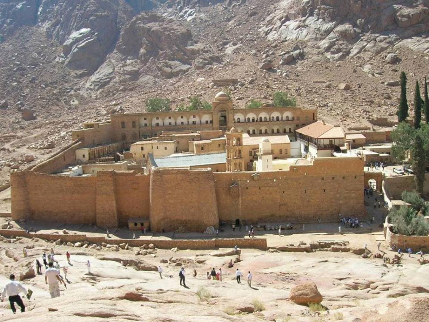 انطلاق ملتقى سانت كاترين لتسامح الأديان بحضور 32 سفيرا أجنبيا و8 وزراء
