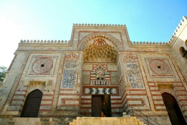 بالصور.. العناني يفتتح مشروع ترميم منطقة باب الوزير الأثرية بالقاهرة التاريخية