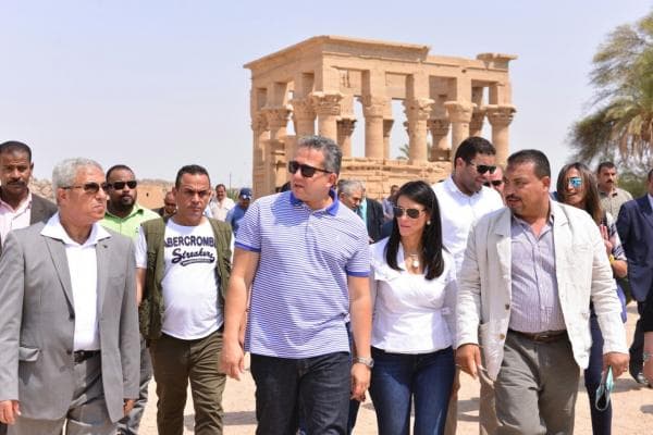 المشاط والعناني في أسوان لتفقد الخدمات السياحية بالمناطق الأثرية ورفع كفائتها