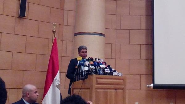 وزير الطيران: يجب استخدام مصطلح الطائرة المفقودة حتى الآن ولا أنفي الحادث الإرهابي
