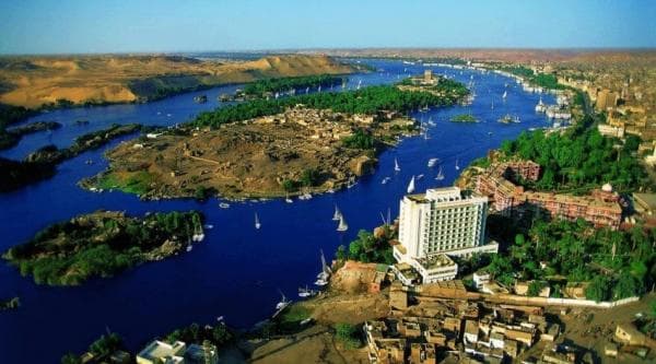 ليلى علوي وسيدة المسرح الفرنسي تشاركان في فيلم دعائي سياحي لمصر بأسوان