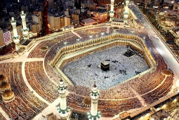 رسوم تأشيرة العمرة تصطدم بشائعات تطبيقها بأثر رجعي وتترقب الصيغة التنفيذية