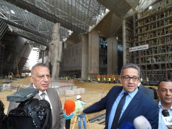 بالصور.. وزير الآثار من المتحف المصري الكبير يؤكد على استمرار العمل بالمشروع