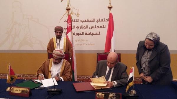 مصر وعمان يوقعان اتفاقية تبادل سياحي على هامش اجتماع وزراء السياحة العرب