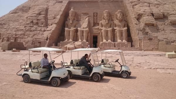 الآثار: إعادة تشغيل عربات الجولف في معبد أبو سمبل لخدمة السائحين