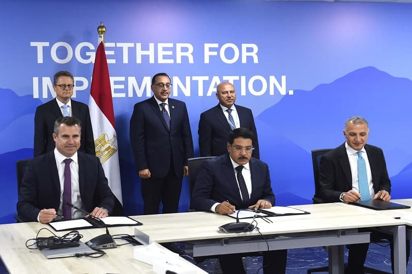 مدبولي يشهد توقيع عقد إدارة وتشغيل الخط الأول من القطار الكهربائي السريع (العين السخنة-مطروح)