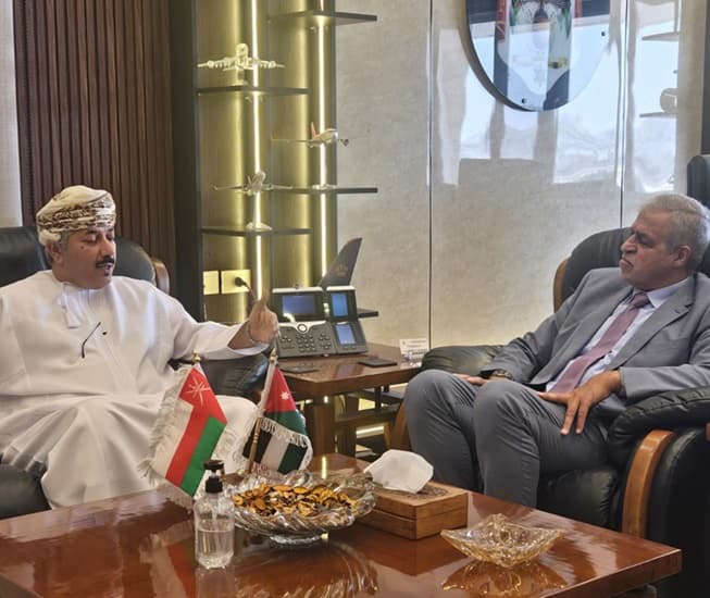الأردن وسلطنة عمان تبحثان تشغيل رحلات شارتر بين صلالة وعمان