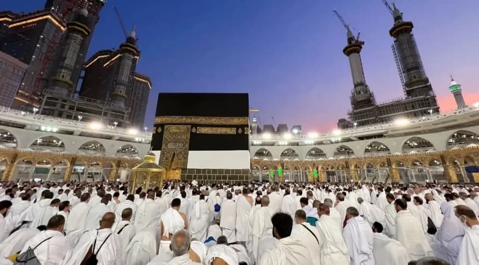 لجان وزارة السياحة تعاين سكن حجاج السياحة بمكة والمدينة المنورة لموسم حج 1445هـ-2024م