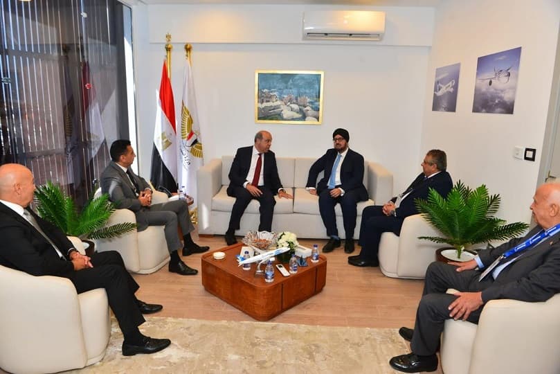 وزير الطيران يبحث مع رئيس شركة بوينج بمنطقة الشرق الأوسط تعظيم الاستفادة من الخبرات العالمية