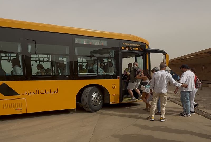 الأهرامات تستقبل 12 ألف زائر في أول يوم للتشغيل للتجريبي لخدمات المنطقة ومدخل طريق الفيوم