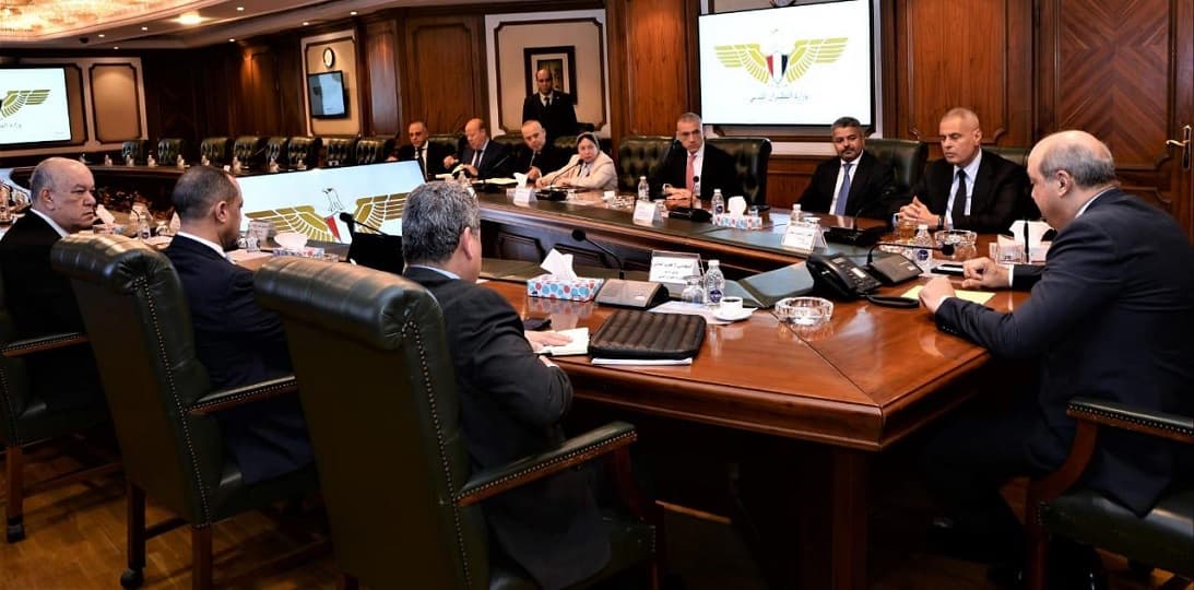 وزير الطيران المدني يتابع الاستعدادات النهائية لموسم الحج 1447هـ-2026م