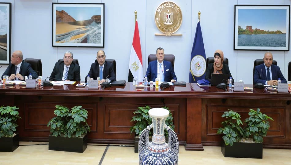 وزير السياحة يتابع مشروعات التطوير والحفائر الأثرية في اجتماع مجلس إدارة المجلس الأعلى للآثار