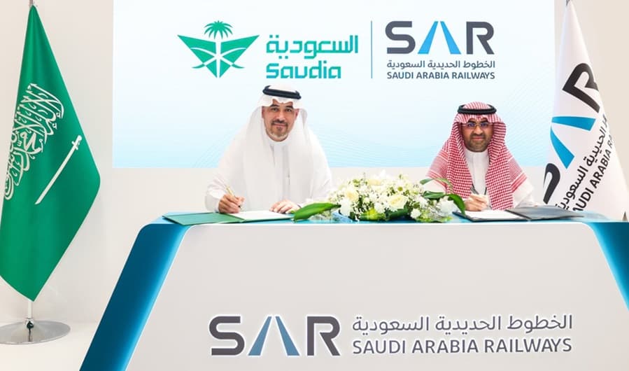 الخطوط السعودية و"سار" تربطان تذاكر الطيران والقطارات بإصدار موحد لبطاقات الصعود