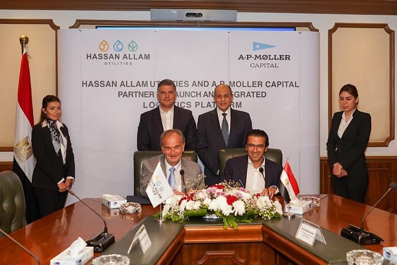 وزير الطيران يبحث مع حسن علام وشركة دنماركية فرص الاستثمار بالخدمات اللوجستية بمطار القاهرة