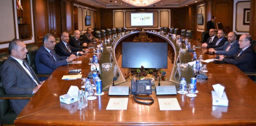 الخطوط العراقية تبحث إبرام اتفاقية رمز مشترك مع مصر للطيران