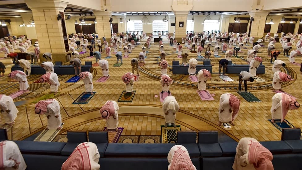 رسميا.. السعودية تعلق إقامة موائد الإفطار والسحور والاعتكاف بالمساجد في رمضان