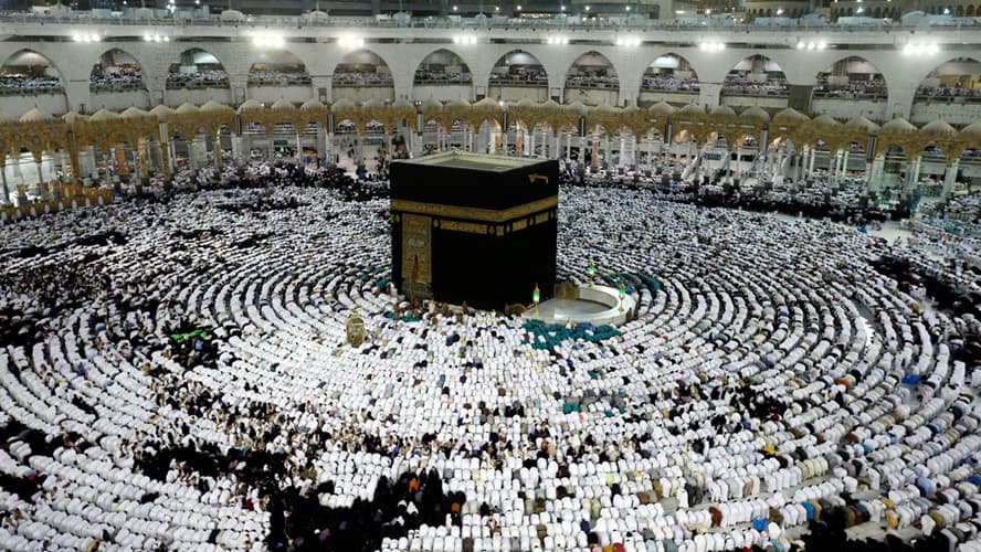 السعودية تعلن إصدار تأشيرات العمرة لعام 1447هـ.. والتصاريح عبر تطبيق "نسك"