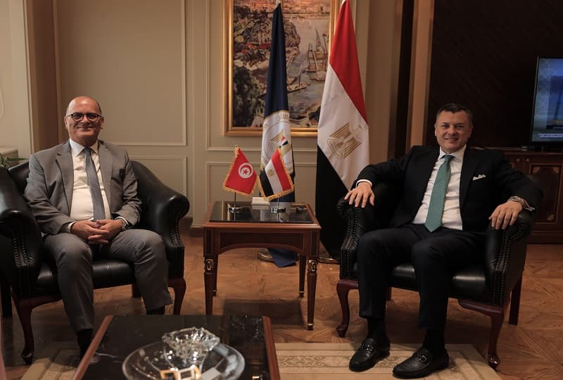 وزير السياحة يبحث مع السفير التونسي تنظيم حملات ترويجية مشتركة بين مصر وتونس