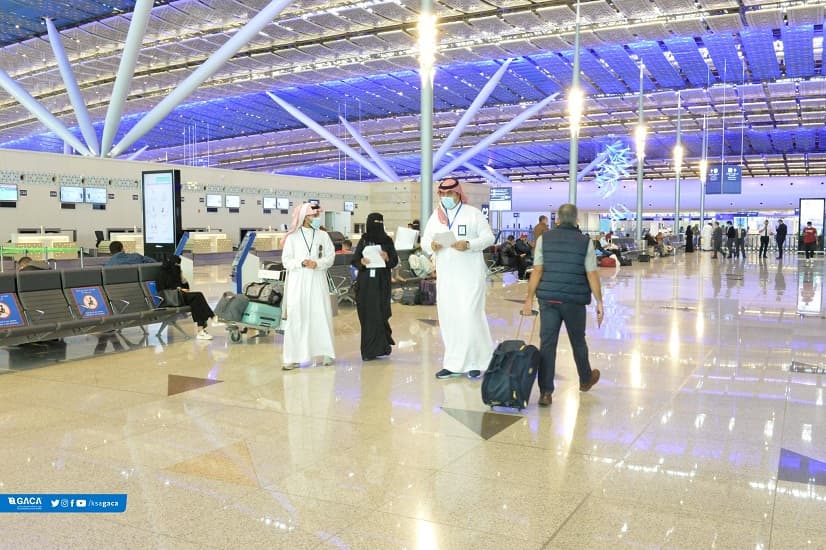 السعودية تحدد فئات المواطنين المسموح لهم بالسفر للخارج بعد رفع القيود في 17 مايو