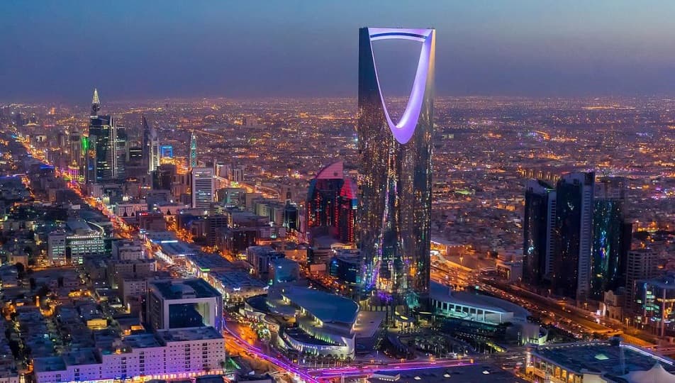 "السياحة" السعودية: 99.7% من العاملين بالفنادق محصنون بلقاح كورونا.. والدخول للمطعمين فقط