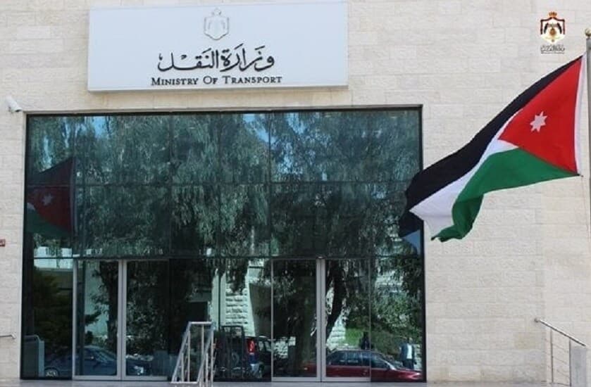 الأردن: منح سيارات الرحلات الخارجية تأشيرات لمدة 6 شهور ولعدة سفرات للعراق