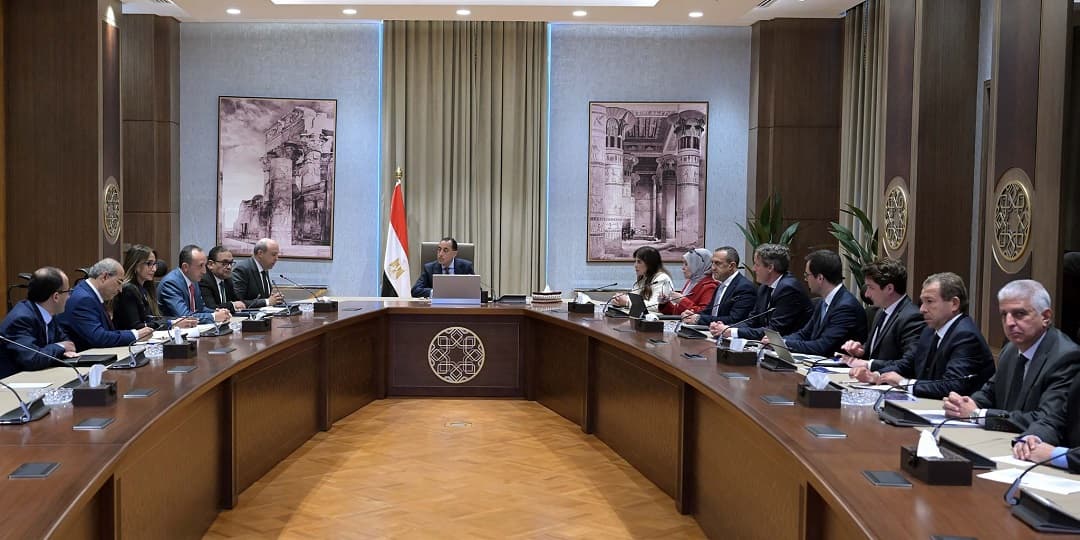 مدبولي يناقش ملف إدارة وتشغيل المطارات المصرية مع "فينسي" تمهيدا لطرحه على القطاع الخاص