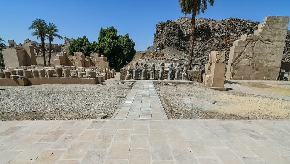 الانتهاء من مشروع تطوير خدمات الزائرين بالمتحف المفتوح بمعابد الكرنك في الأقصر