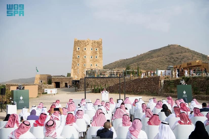 وزير السياحة السعودي: الخطوط السعودية وطيران ناس تشغلان 26 رحلة يومية إلى أبها في عسير