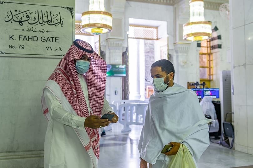 تعرف على خطوات حجز تصريح العمرة للزائرين من خارج السعودية عبر تطبيق "توكلنا"