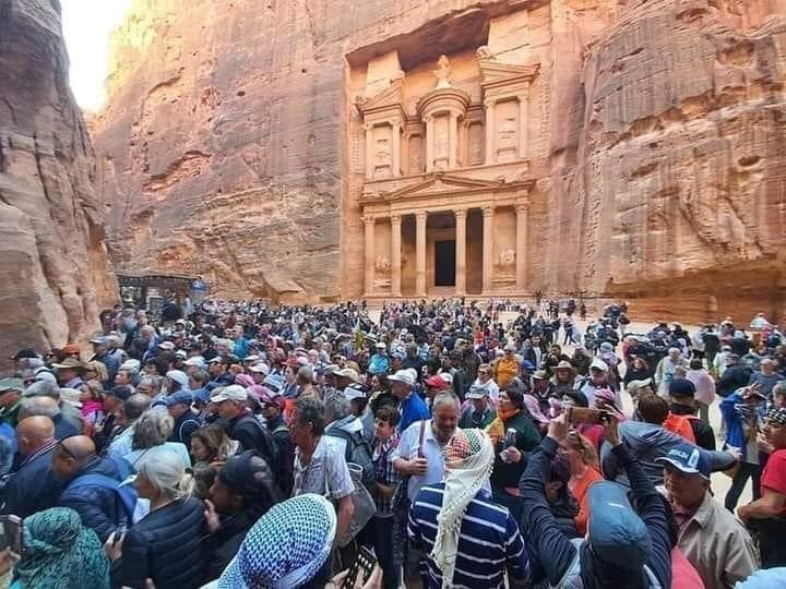 وزير السياحة الأردني يشارك في معرض سوق السفر العالمي الافتراضي من لندن