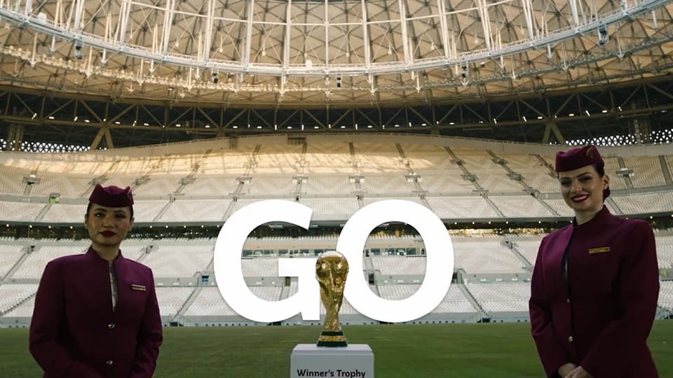 الخطوط القطرية تحلق بـ"كأس المونديال" فوق ملاعب كأس العالم "FIFA قطر 2022"