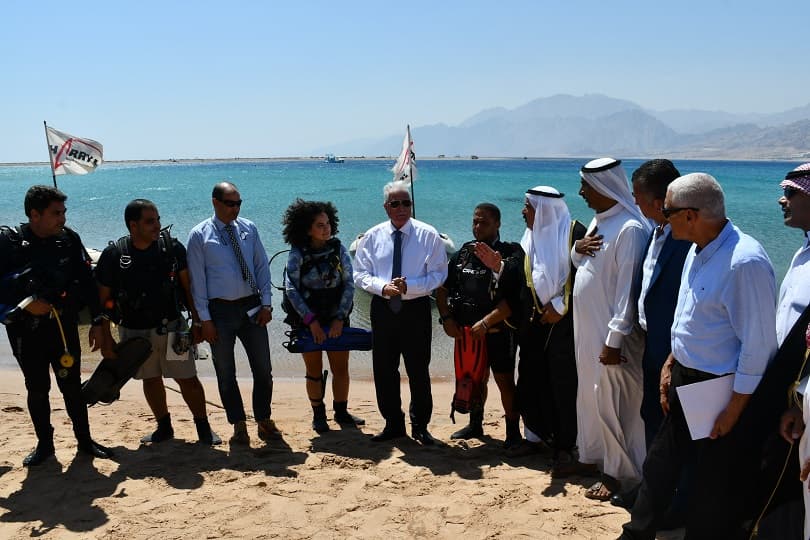 محافظ جنوب سيناء يطالب بالحفاظ على البيئة البحرية في مدينة دهب حفاظا على حركة السياحة