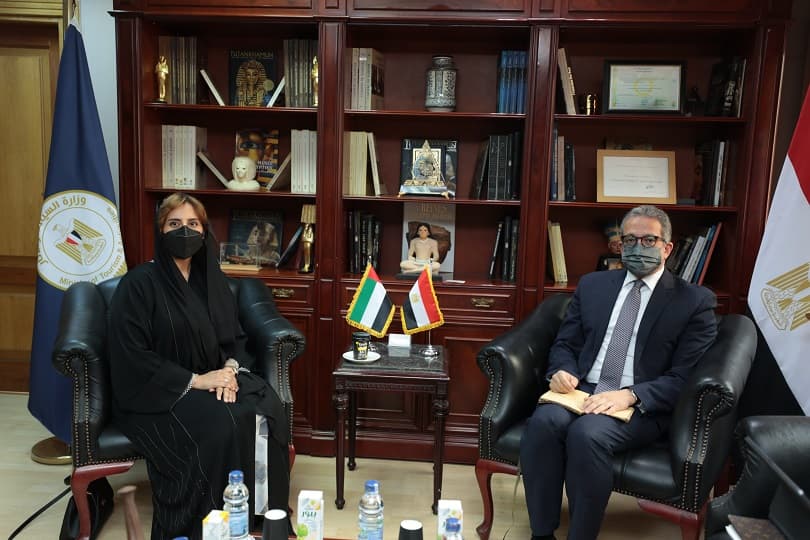 العناني يبحث مع سفيرة الإمارات التعاون السياحي وتنظيم معارض مؤقتة للآثار المصرية بالإمارات