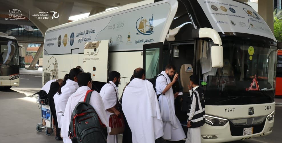 السعودية: النقابة العامة للسيارات توفر خدمة النقل للمعتمرين من مطار جدة إلى المسجد الحرام
