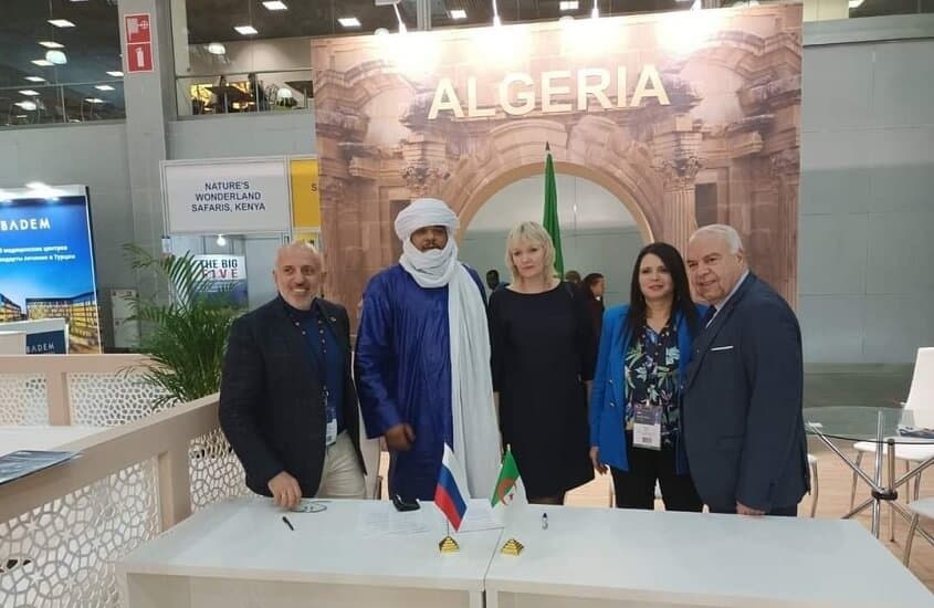 "السياحة" الجزائرية توقع اتفاق مع "ART-TOUR" الروسية لزيادة عدد السائحين الروس