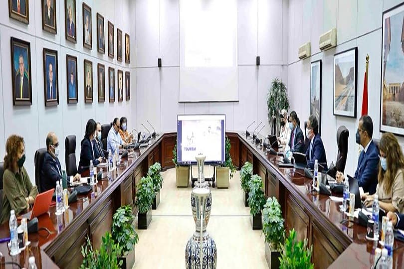 العناني يناقش استعدادات مشاركة مصر في بورصة لندن السياحية WTM نوفمبر المقبل