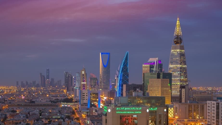 السعودية تضيف مواطني 3 دول إلى قائمة المؤهلين للحصول على التأشيرة الإلكترونية