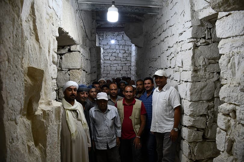 الكشف عن مخازن داخل هرم ساحورع بأبوصير بالجيزة والتصميم الأصلي للغرفة الأمامية لحجرة الدفن