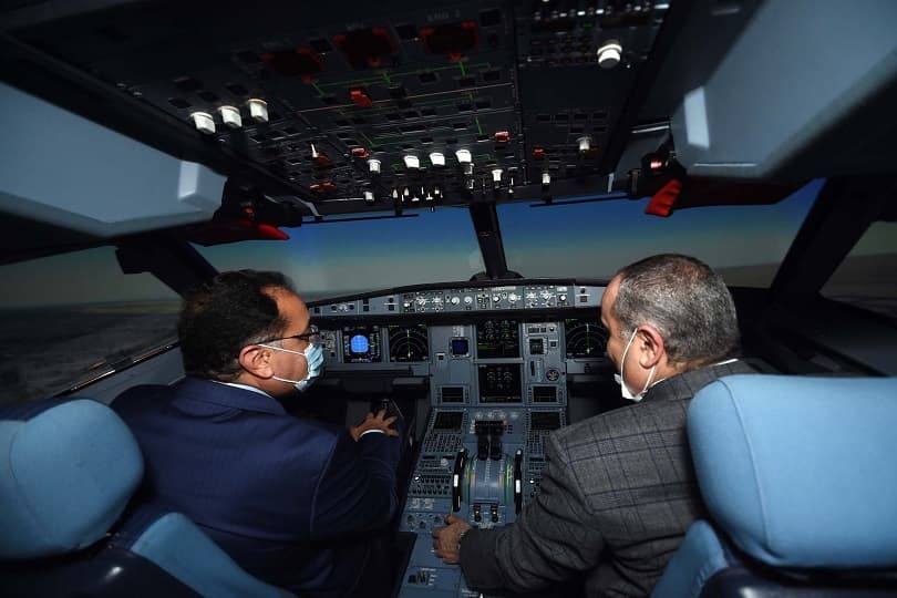 رئيس الوزراء يشهد بدء تشغيل أحدث أجهزة الطيران التمثيلي لطراز إيرباص A320Neo.. بالصور