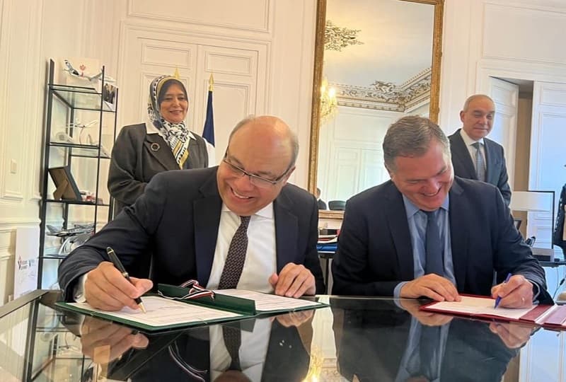وزيرا الطيران المدني المصري والنقل الفرنسي يوقعان اتفاقية لتعزيز التعاون في مجالات الطيران