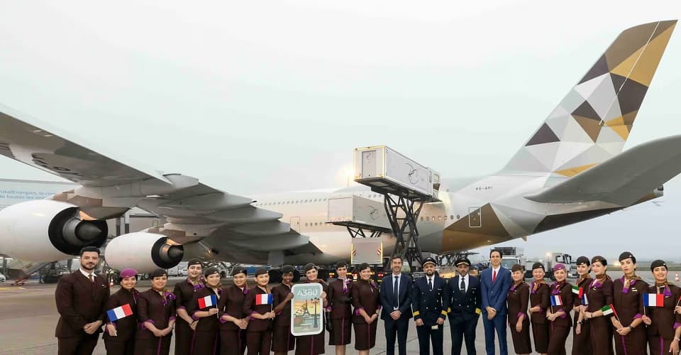 "الاتحاد للطيران" الإماراتية تستأنف تشغيل طائرة إيرباص A380 إلى باريس في فرنسا