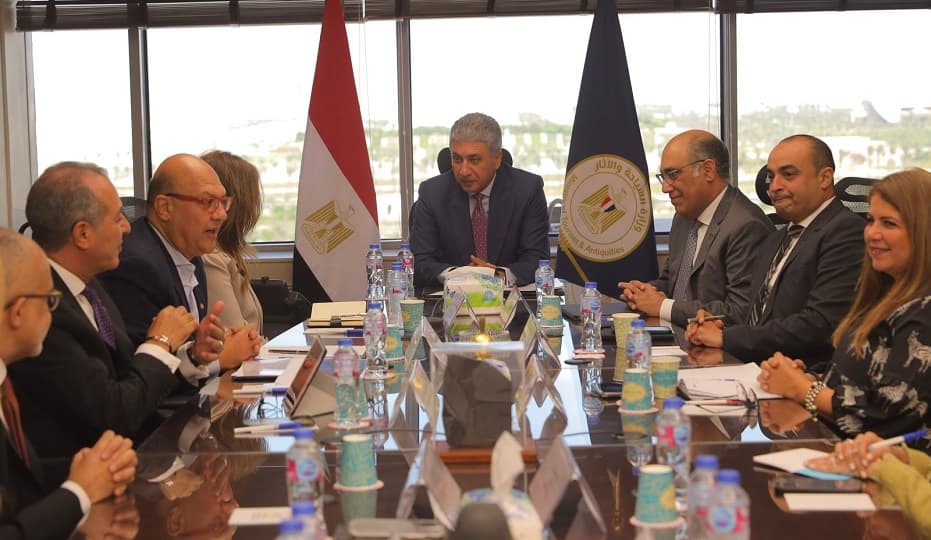 وزير السياحة والآثار يبحث مع غرفة التجارة الأمريكية في مصر تنفيذ عدد من الأنشطة المشتركة